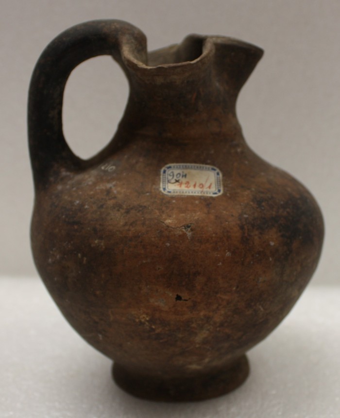 oinochoe trilobata