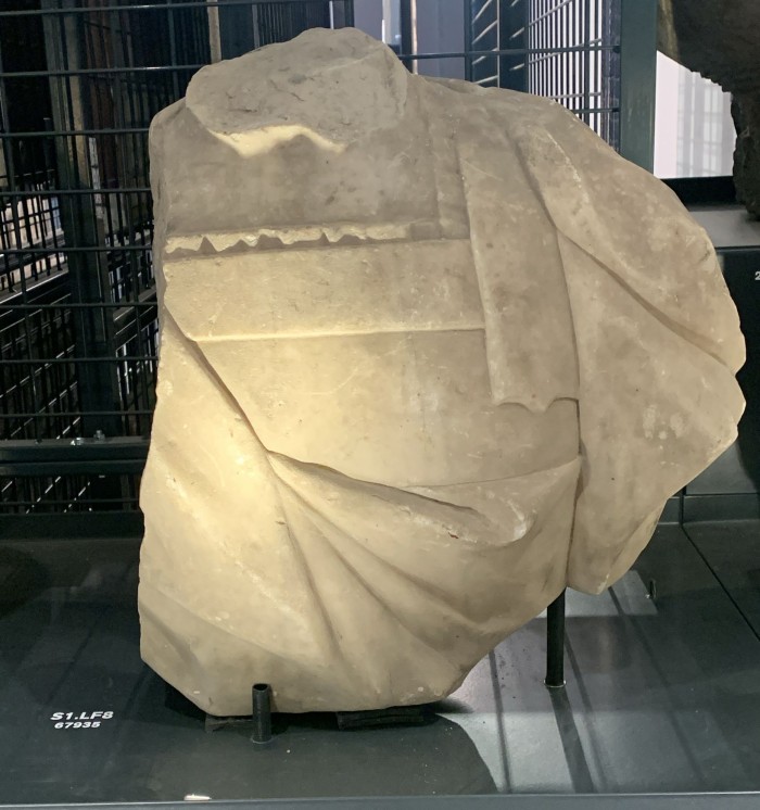 busto acefalo marmoreo