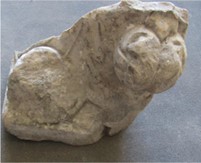 frammento di elemento architettonico marmoreo