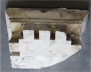 frammento di cornice marmorea a dentelli