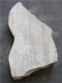 frammento di columella marmorea