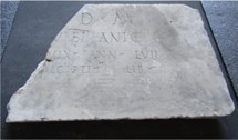frammento di lastra marmorea con iscrizione