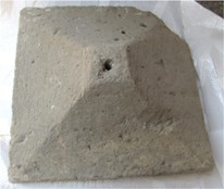 elemento quadrangolare in tufo grigio