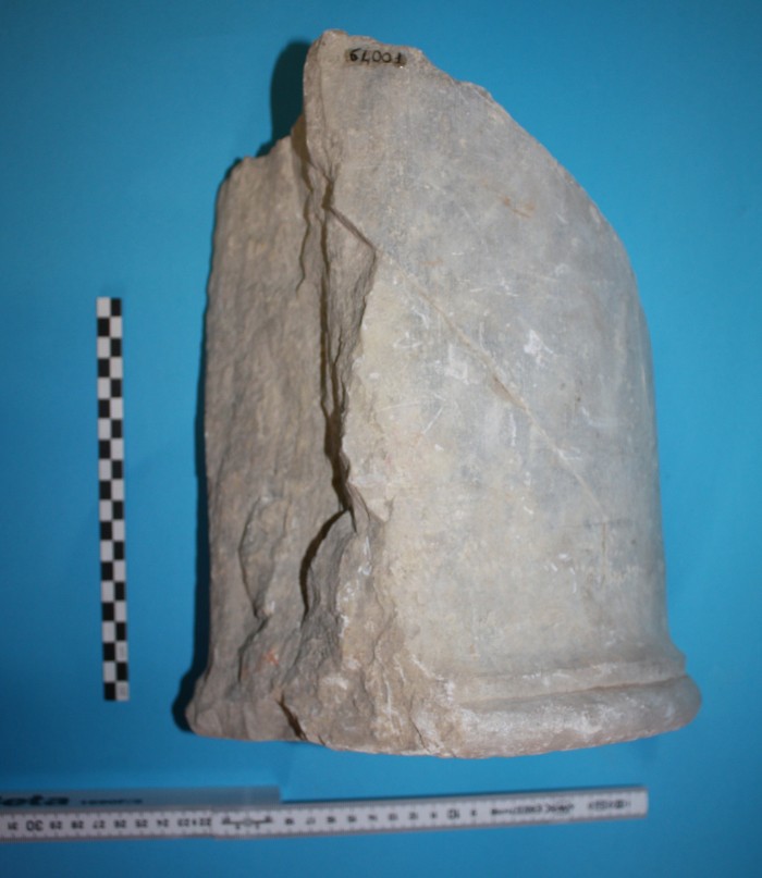 frammento di colonna marmorea