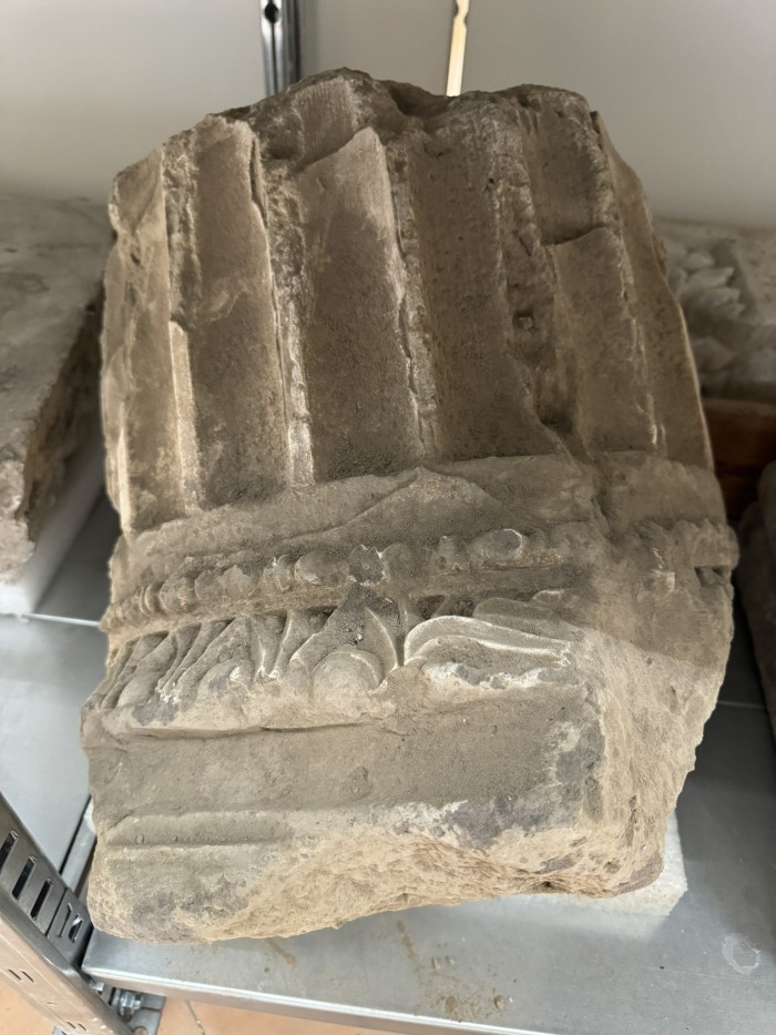 frammento di colonna scanalata