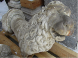 scultura marmorea di leone