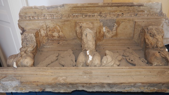 frammento di decorazione in stucco