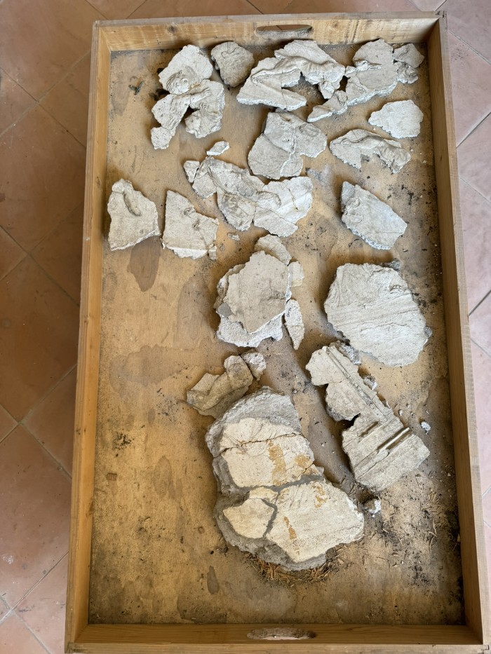 frammenti di stucco
