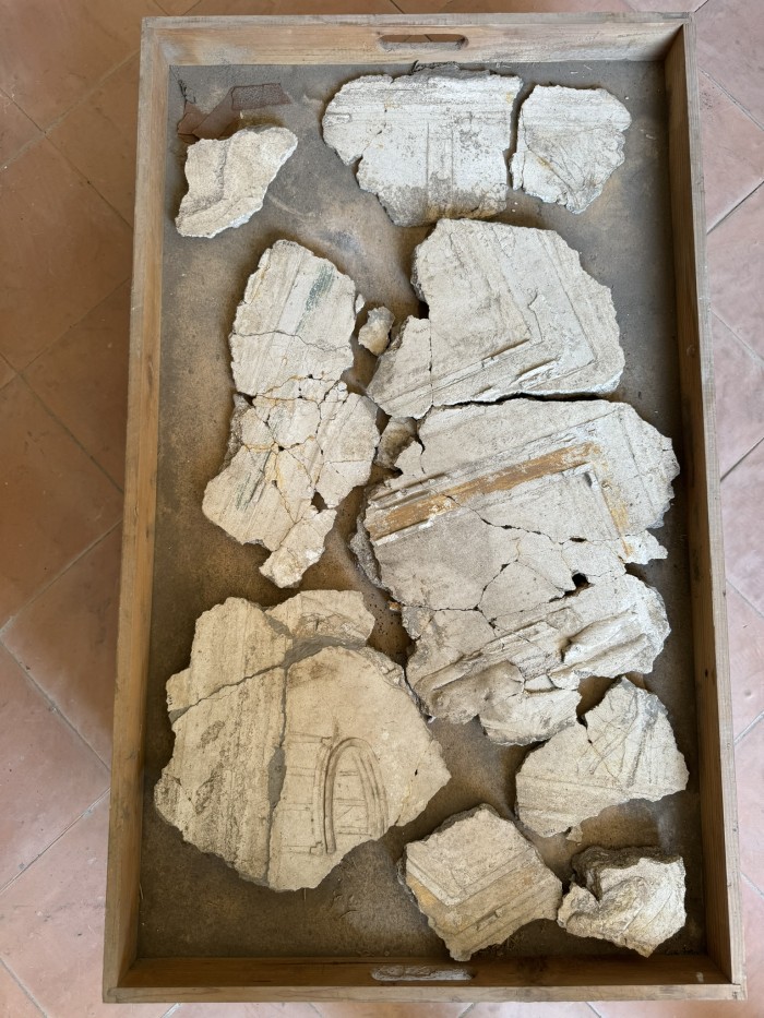 frammenti di stucco