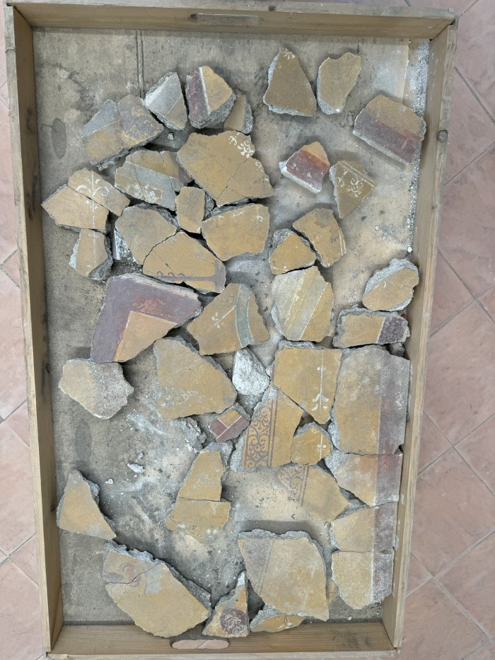 frammenti di pittura da soffitto