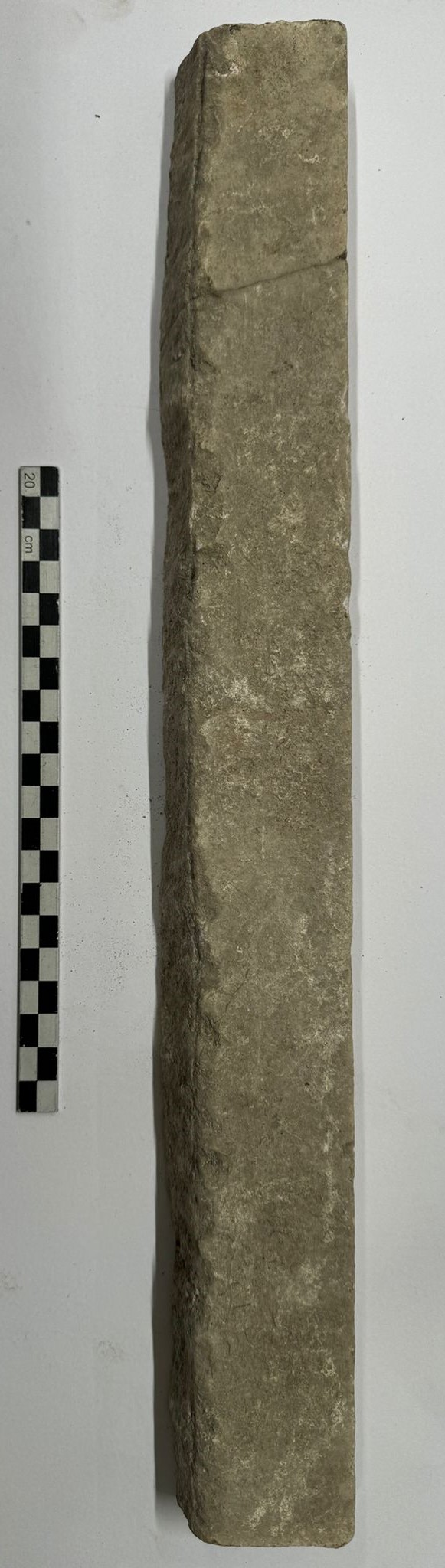 frammento di elemento architettonico marmoreo