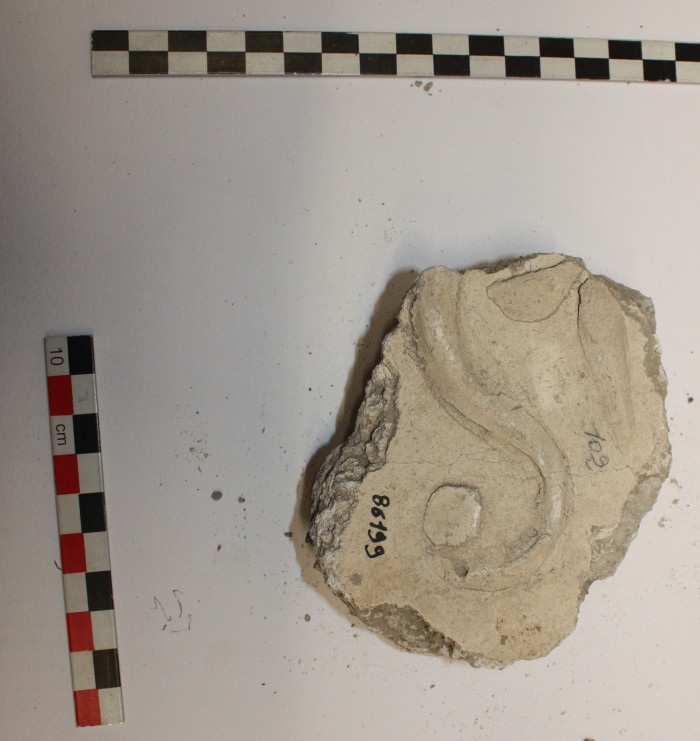 frammento di stucco