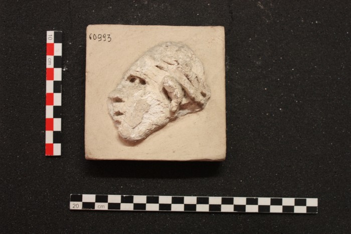 frammento di stucco
