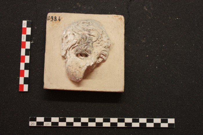 frammento di stucco