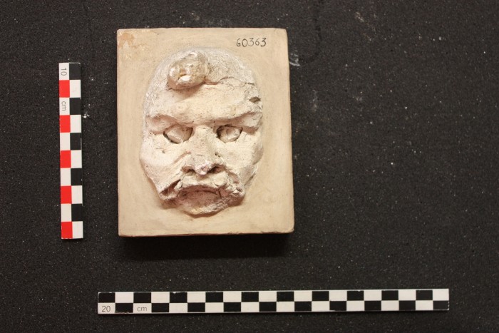 frammento di stucco