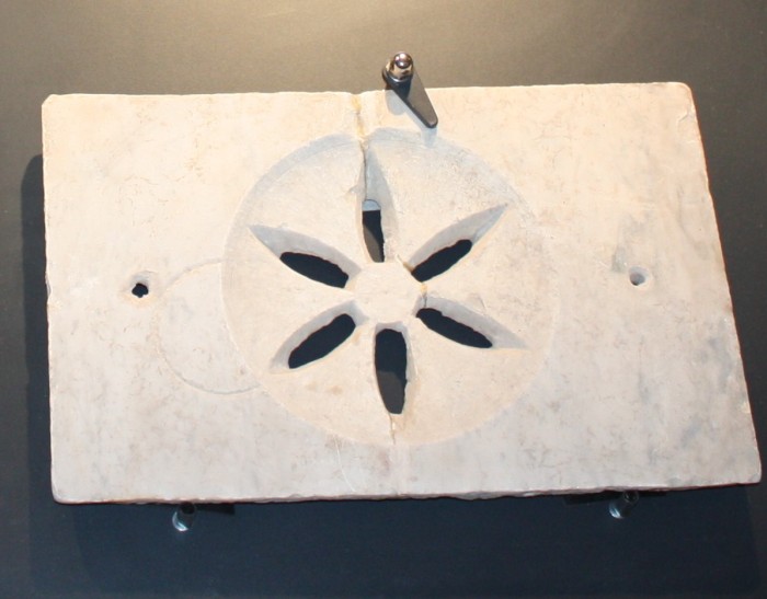 lastra di tombino in marmo