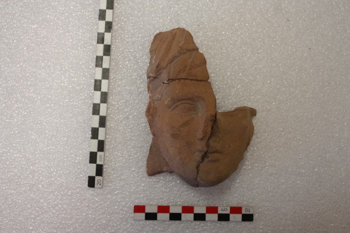 frammento di terracotta figurata