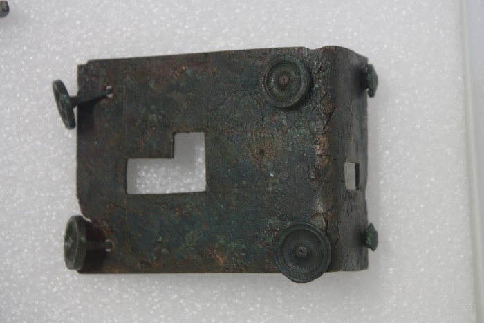 serratura e chiave in bronzo
