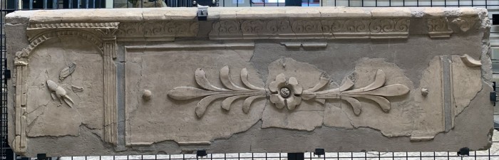 frammento di stucco